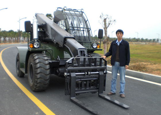 China Transporting Luggage Handle Telescopic Boom Forklift Loader 4 Ton Rated Capacity ISO / CE supplier